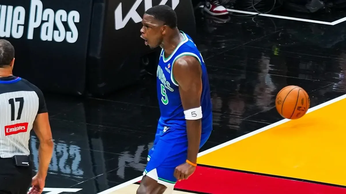 Anthony Edwards Giannis Antetokounmpo